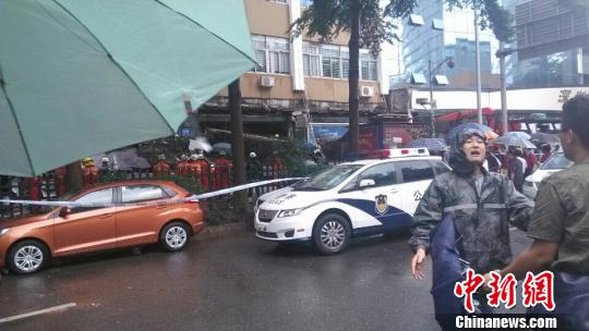 警方赶到现场阮亚欣摄