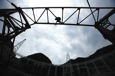 世界最大射电望远镜贵州开建 相当于25个足球场