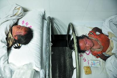 鲁甸地震父亲听见“爸爸救命”救出四个孩子