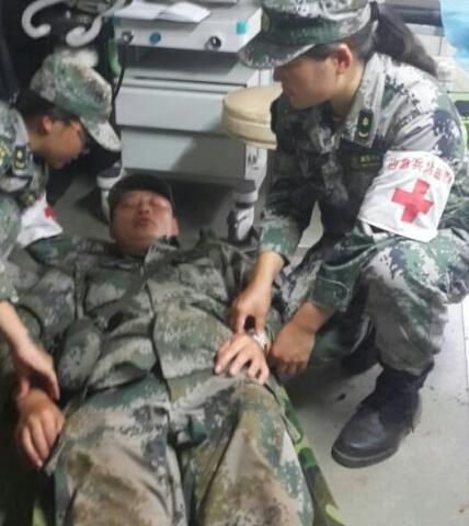 炊事员为灾区供应伙食自己饿晕：我不好意思吃