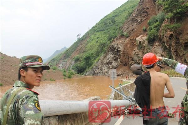 甘家寨堰塞湖打捞出边防战士谢樵遗体