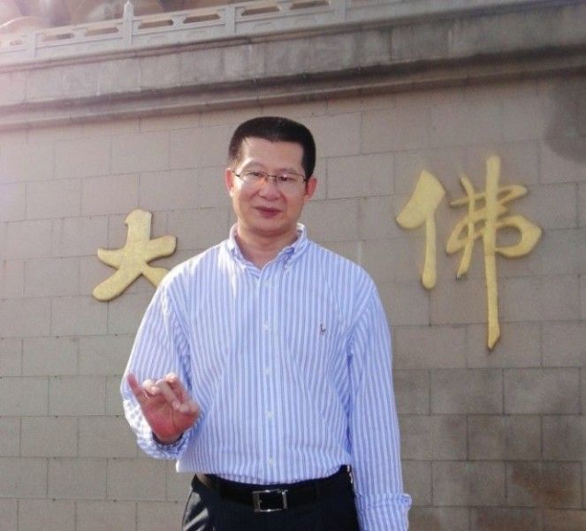 吴某衡以“男女双修可以使人达到学佛的最高境界”、“可以成佛”、“可以迅速提高修行”、“能增强法力”、“他的精液是高能量物质有益女性身体”等为名引诱、胁迫多名女弟子与其发生性关系，有的为其生了小孩，有的为其多次堕胎。目前有多名女弟子写了“控诉书”控诉吴某衡“禽兽不如”，“希望法律对他严惩”。一位受害女弟子哭诉，吴某衡对她说“男女双修，可以帮你马上在修行方面会有很大的提高，他还会说前世姻缘，说以前你是我什么妃子，然后再和他发生性关系”。另一位受害女弟子称，“基本上女弟子都跟他有过（性关系）。他会逼我们去做人流打胎”。知情人士透露，吴某衡喜欢玩弄女性，早年在老家曾与两姐妹同居，同时致两姐妹怀孕。吴某衡的子女多达十几名。