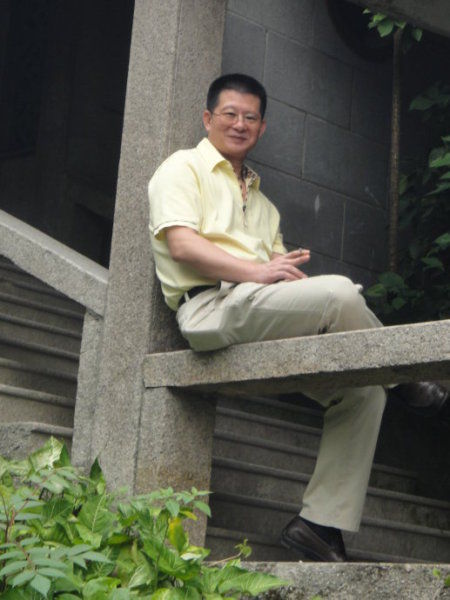 近两年来，吴某衡开始变换手法，通过举办“觉学禅修营”、“禅修之旅”等进行敛财。每期4天左右的“觉学禅修营”培训班费用竟高达8000多元。今年3月23日，吴某衡与22名企业家弟子进行了网络“法会”，事前通过弟子苏某某收取每人聊天费5000元。他还在寒暑假举办“青少年特训班”，将邪恶之手伸向青少年。广东省佛教协会曾专门对吴某衡的佛教身份、“华藏宗门”的性质进行研究，认为吴某衡及其“华藏宗门”在传承上不属于佛教宗派，组织上不在佛教协会之内，教制上诋毁佛教自封初祖，教义上窃取佛教名言乱释其意，教法上违如来遗教显异惑众；理论体系中盗用佛教名词，肆意解释没有可取之处；具体修行方法中，没有原则，不守戒律，不尊国法；个人行为当中，显异惑众，妄说获福，打大妄语；“于戒、于理、于修、于证都不符合佛教规范，是不折不扣的附佛外道”。据查，“华藏宗门”在有关部门没有进行注册登记。佛教协会证实吴某衡不是在册佛教教职人员。