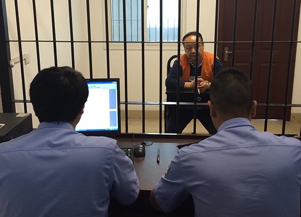 嫖客掏“记者证”自称暗访 制售假证嫌犯被刑拘