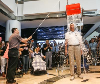 郭台铭今天接受雷军的挑战。“中央社”图