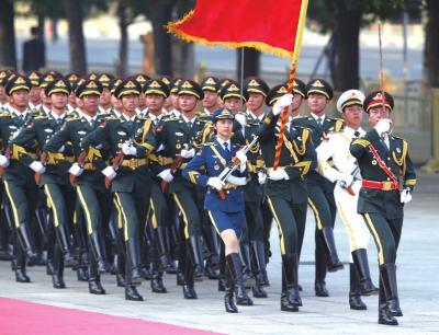 解放军三军仪仗队新式礼宾服亮相 颜色更鲜艳