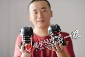 宅男辞近万月薪工作家里造机器人(组图)