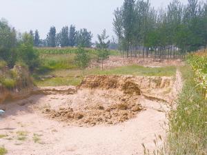 河北衡水8名男孩大坑内玩耍遇坍塌 致2死4伤