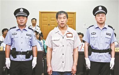 金哨陆俊今天刑满出狱 狱中物品全部分给狱友