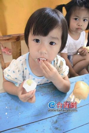 朱镕基捐稿费设基金会 为900多学生提供营养餐