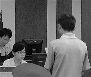 父亲体罚女儿致死 月收入三千报两千元补习班