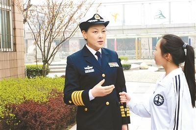 邢广梅接受记者采访 邢广梅接受记者采访