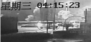 15岁少女街边产子后遗弃 被监控拍下(组图)