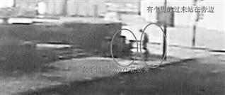 15岁少女街边产子后遗弃 被监控拍下(组图)
