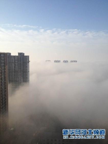 河北今遭遇大雾笼罩 17条高速实施管制