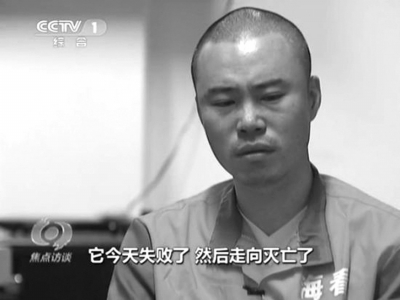 王欣在看守所。央视截图