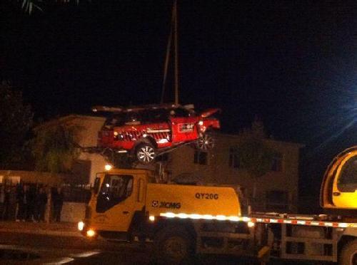 佳木斯一交警酒驾路虎致2人死亡 已被刑拘(图)