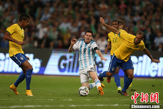 超级杯:内马尔2失单刀梅西丢点巴西2-0胜阿根廷