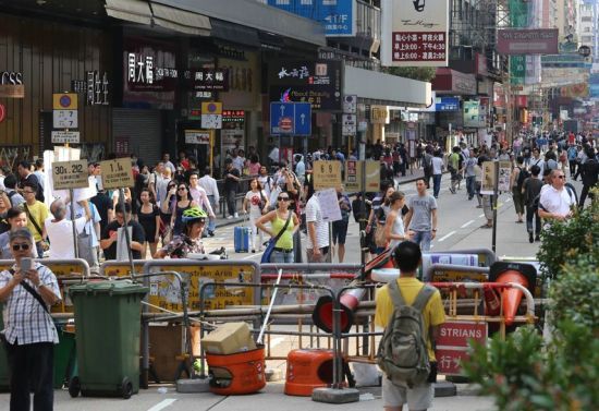 香港社会一定要保持清醒,并帮助青年学生读懂世界。为了香港人自己,“占中”必须结束 香港社会一定要保持清醒,并帮助青年学生读懂世界。为了香港人自己,“占中”必须结束