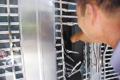 大学生毕业近5年待业在家 用铁锤杀死父母