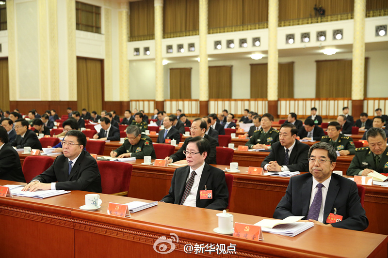 马建堂、王作安、毛万春在大会现场。