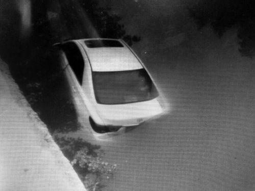 浙江女司机半夜停车掉河里 被困一夜奇迹生还(图)