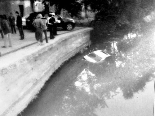 浙江女司机半夜停车掉河里 被困一夜奇迹生还(图)