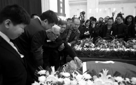 刘志丹女儿刘力贞遗体告别仪式昨举行