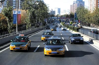 北京单双号限行拥堵指数降70% 公交客流增10%