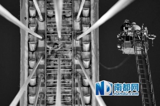 男子欲轻生呆桥顶已三天三夜 拒救援人员靠近