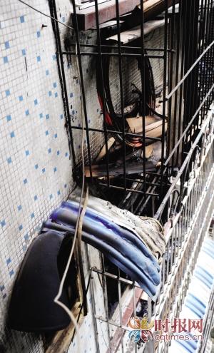 73岁老人火场救7人后晕倒 “获救”年轻人先跑