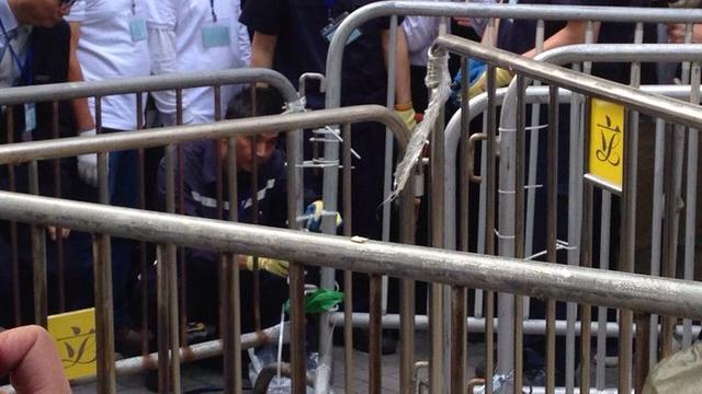 执达吏清除香港金钟中信大厦障碍物【高清组图】