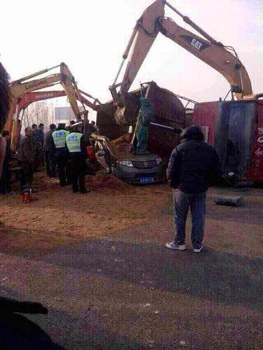 山东蓬莱发生车祸致12人遇难 包括多名幼儿(图)