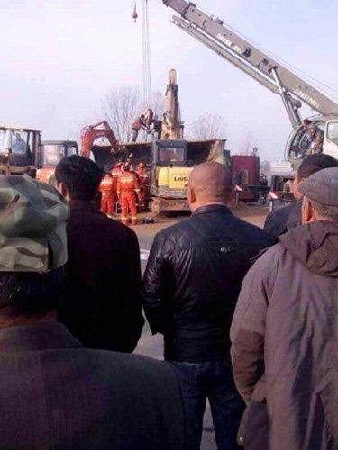 山东蓬莱发生车祸致12人遇难 包括多名幼儿(图)