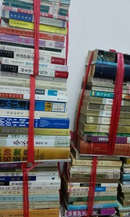 四川大学“学霸”走红 寝室藏书2000余册(图)