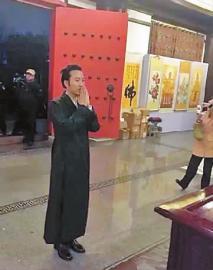 李玉刚台北寺庙皈依佛门 粉丝否认其剃度出家