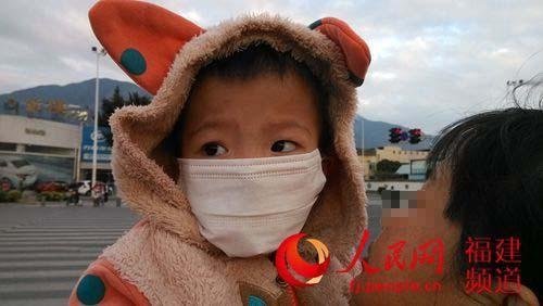 5岁女童疑因在医院手术输血感染艾滋 家庭陷困境