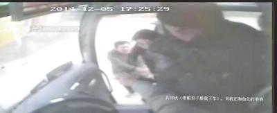 女孩大巴车上遭猥亵呼救 司机和乘客无动于衷(图)