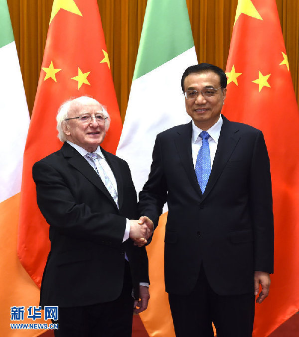 12月10日，国务院总理李克强在北京人民大会堂会见爱尔兰总统希金斯。 新华社记者 饶爱民 摄