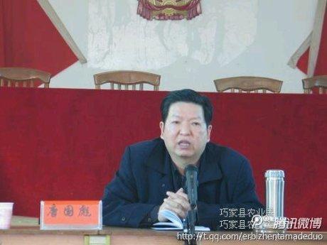 云南巧家一名讨薪民工县委大院喝农药(图)