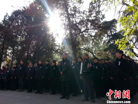 南京警报鸣响全城默哀1分钟公祭大屠杀死难者