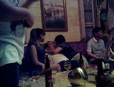 福州一房管局官员被曝不雅照 回应称党委书记设局