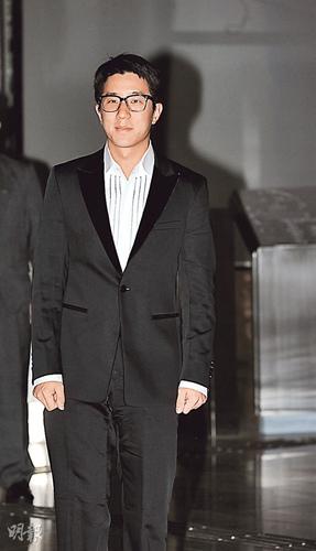 法院电子告示牌显示1月9日开庭审理房祖名案