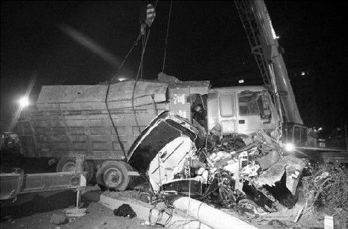 女孩开车练手载一家四口遇车祸 三名亲人遇难