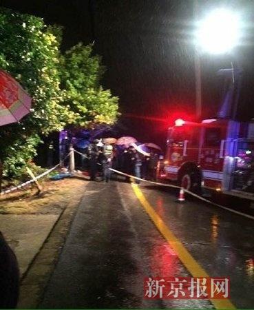 福州运钞车坠入闽江 4名押运员生死不明(图)