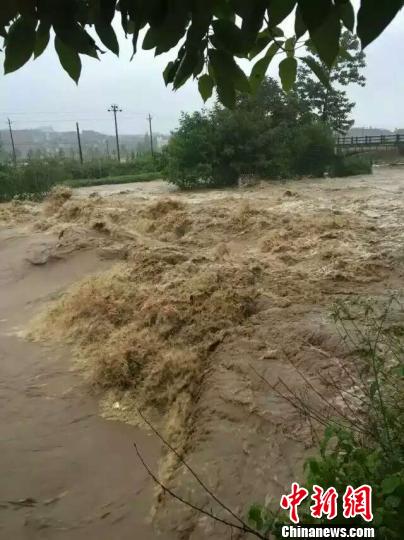 江西持续强降雨致37万人受灾数条河流超警戒（图）