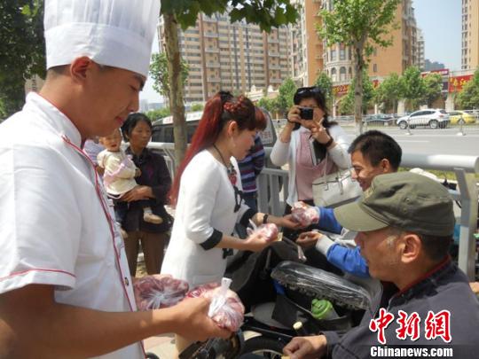 “羊肉哥”传递关爱帮扶弱势群体期待爱满绿城