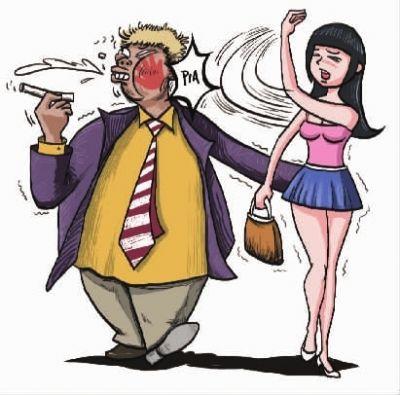 女子推开公交色狼遭辱骂 竟无一人伸出援手