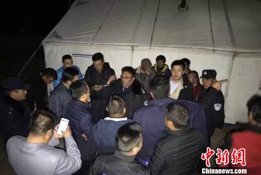 青海杂多6.2级地震:震中房屋裂缝严重受灾民众搬入帐篷过夜