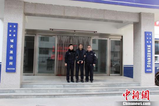 陕西一男子为非法营运冒充民警被拘留